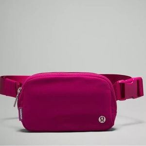 BNWT Lululemon 1LT Belt Bag in Wild Berry